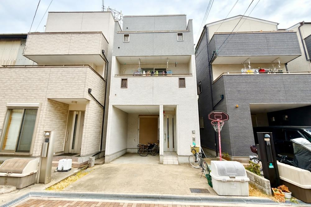4LDK house in Naniwa Ward, Osaka - Photo 1