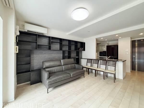 2LDK+S apartment in Toshima Ward, Tokyo - Photo 1