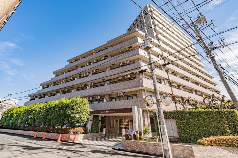 2LDK apartment in Chofu, Tokyo - Photo 1