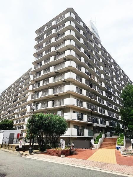 3LDK apartment in Higashiosaka, Osaka - Photo 1