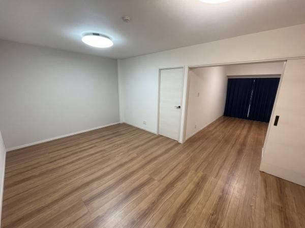 2LDK apartment in Tama, Tokyo - Photo 1