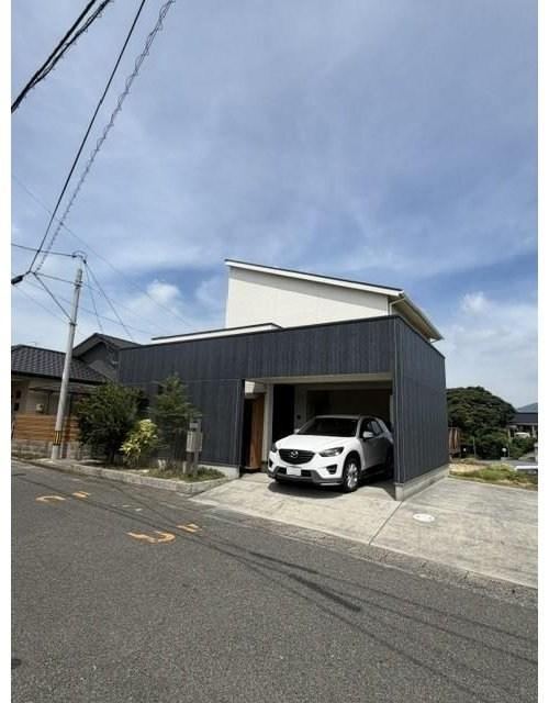 4LDK house in Shimonoseki, Yamaguchi - Photo 1