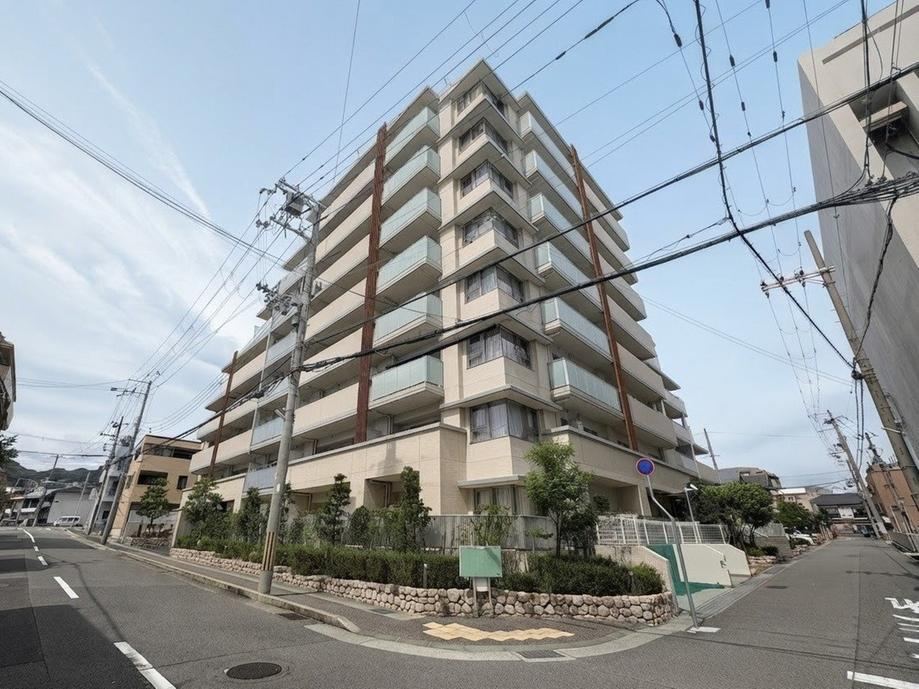 3LDK apartment in Suma Ward, Kobe, Hyogo - Photo 1