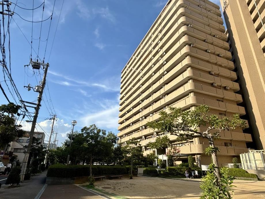 3LDK apartment in Nishiyodogawa Ward, Osaka - Photo 1