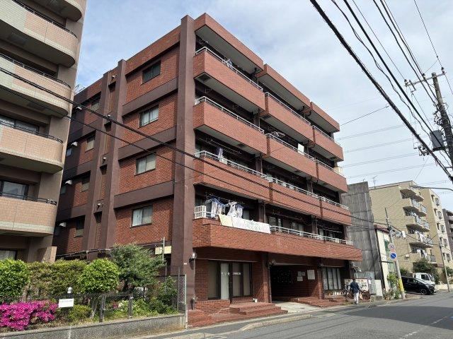 3DK apartment in Urayasu, Chiba - Photo 1