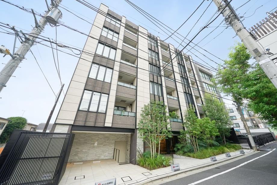 1LDK apartment in Shinjuku Ward, Tokyo - Photo 1