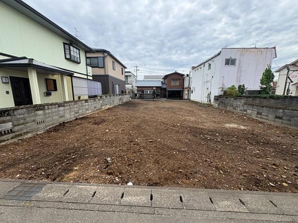263 m² land in Kakamigahara, Gifu - Photo 1