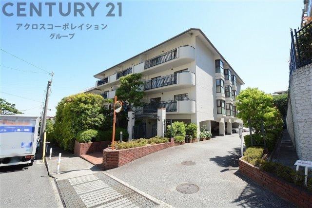 4LDK apartment in Ashiya, Hyogo - Photo 1