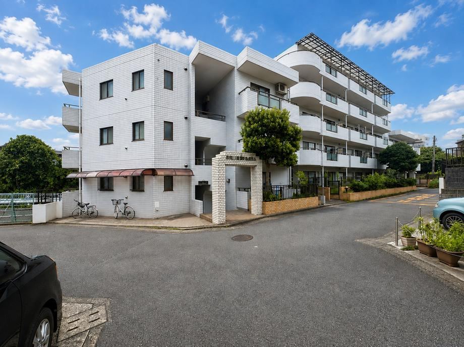 2DK apartment in Asahi Ward, Yokohama, Kanagawa - Photo 1