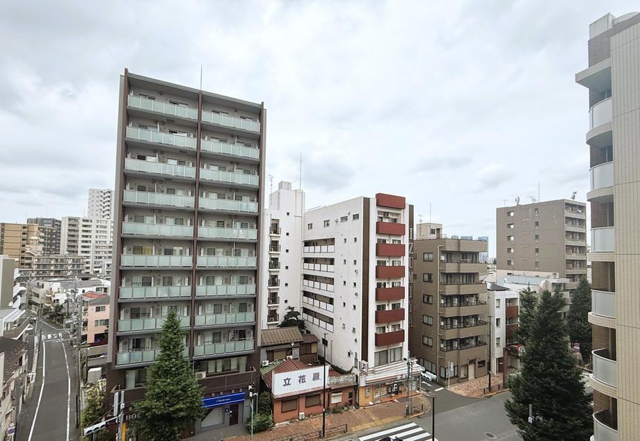 2LDK apartment in Shinjuku Ward, Tokyo - Photo 1