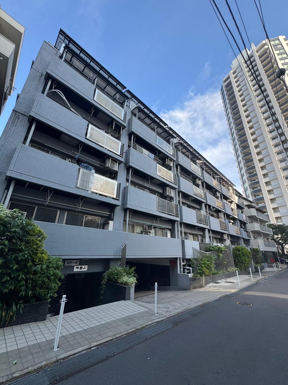 2LDK apartment in Shinagawa Ward, Tokyo - Photo 1