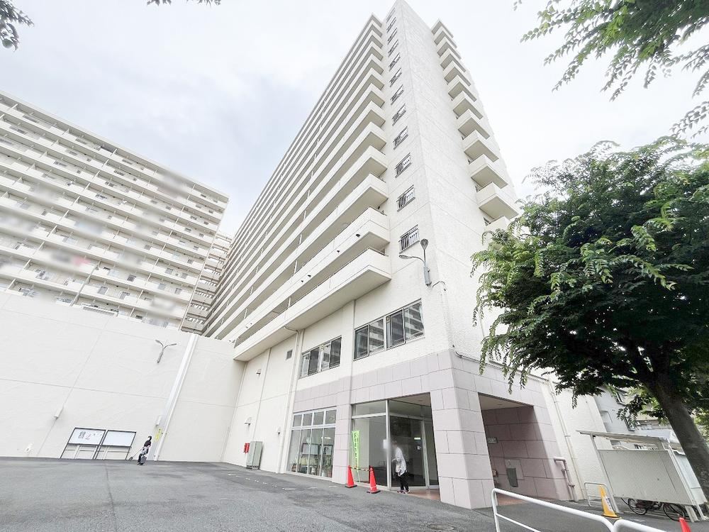 2LDK apartment in Hachioji, Tokyo - Photo 1