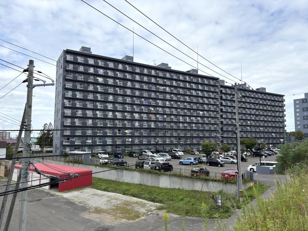 3LDK apartment in Ebetsu, Hokkaido - Photo 1
