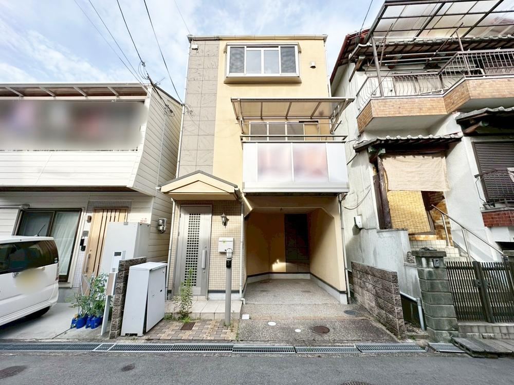 3LDK house in Hirakata, Osaka - Photo 1