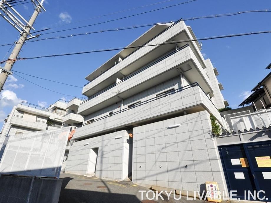 3LDK apartment in Toyonaka, Osaka - Photo 1