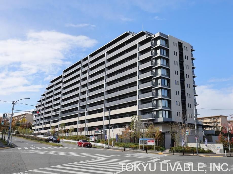 3LDK apartment in Suita, Osaka - Photo 1