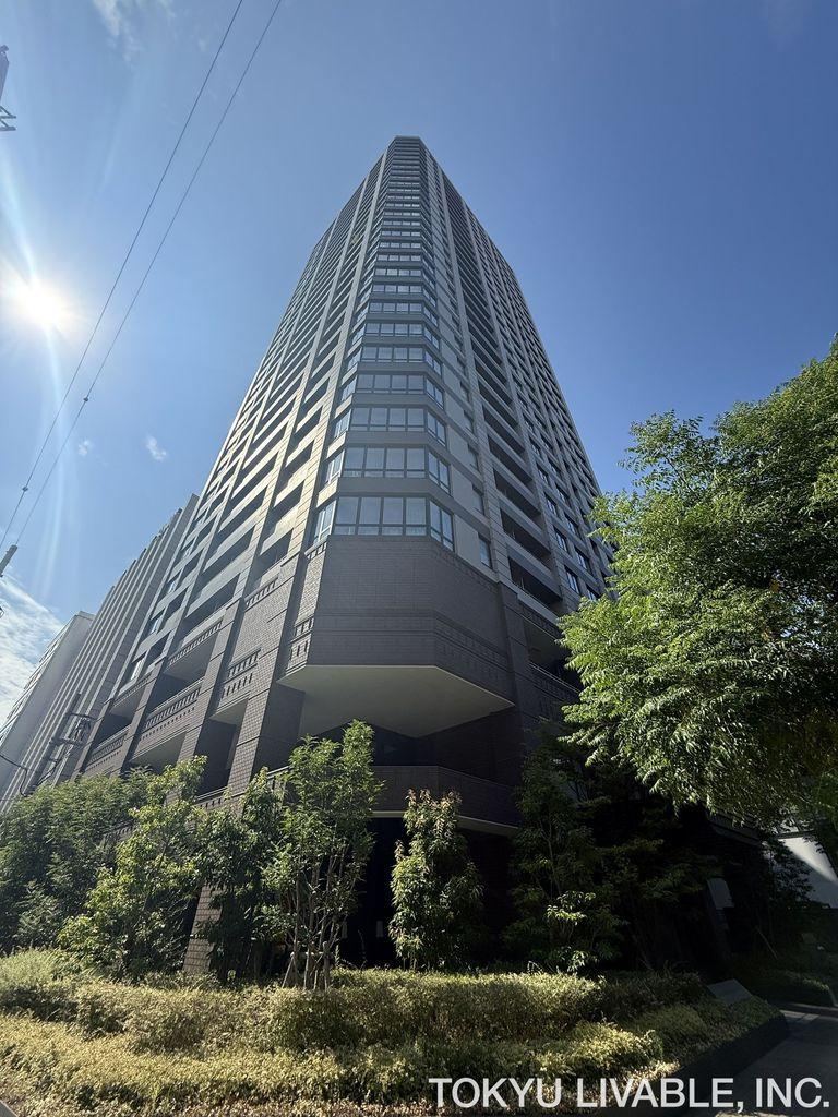 2LDK+S apartment in Chuo Ward, Osaka - Photo 1