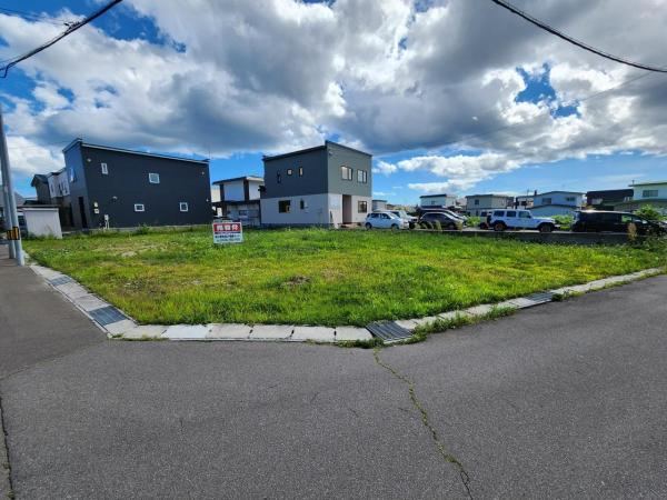 402 m² land in Hakodate, Hokkaido - Photo 1