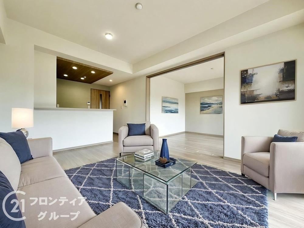 4LDK apartment in Neyagawa, Osaka - Photo 1