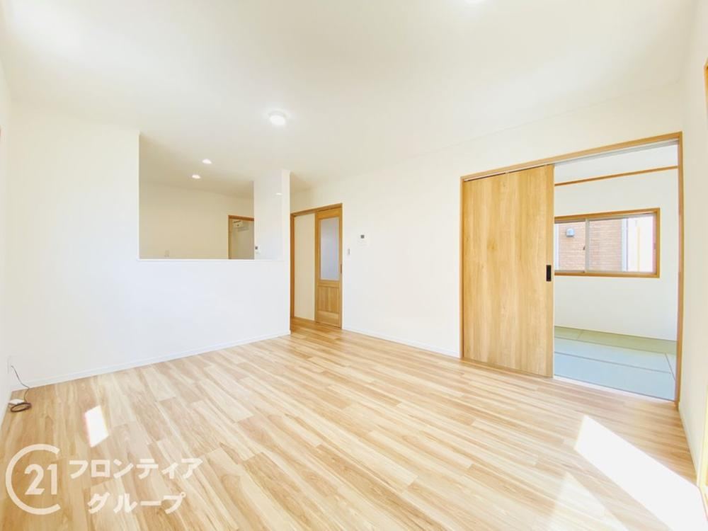 4LDK house in Hirakata, Osaka - Photo 1