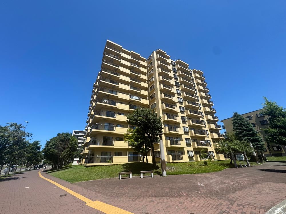 3LDK apartment in Atsubetsu Ward, Sapporo, Hokkaido - Photo 1