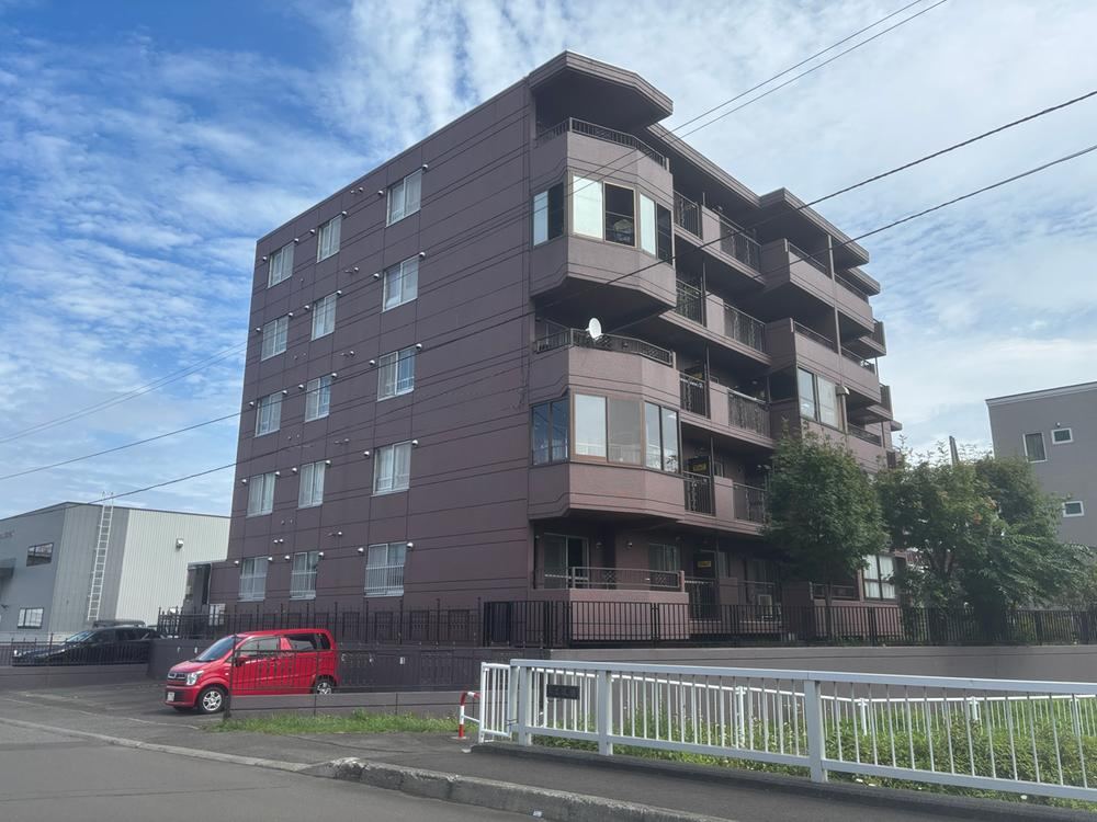 4LDK apartment in Toyohira Ward, Sapporo, Hokkaido - Photo 1