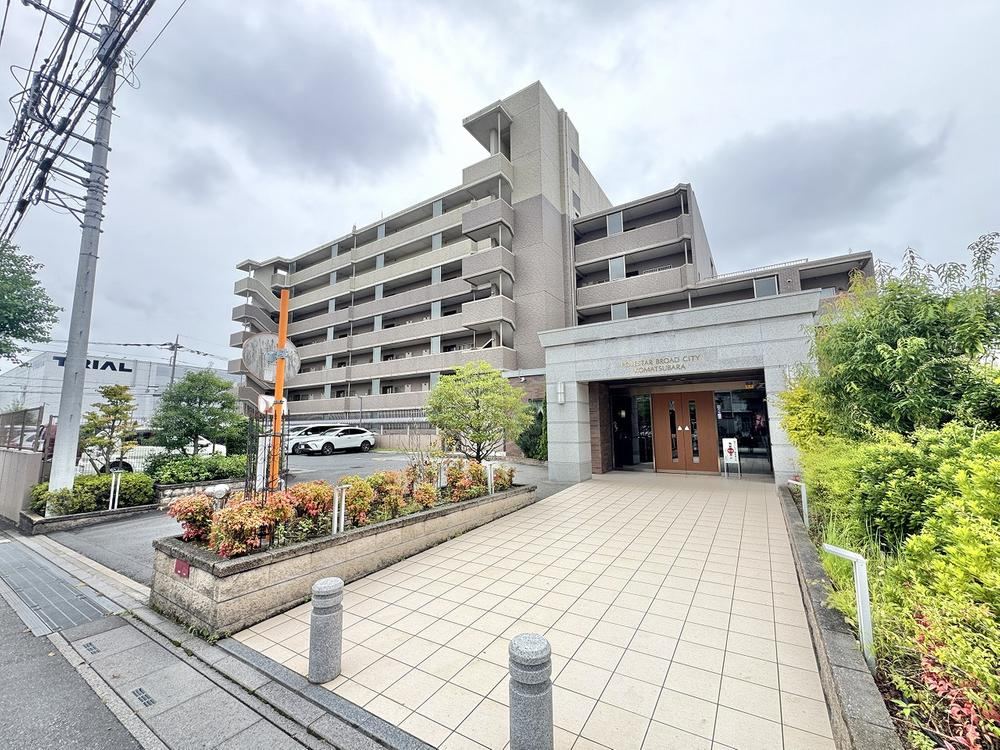 4LDK apartment in Higashimatsuyama, Saitama - Photo 1