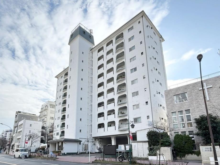 2LDK apartment in Ota Ward, Tokyo - Photo 1