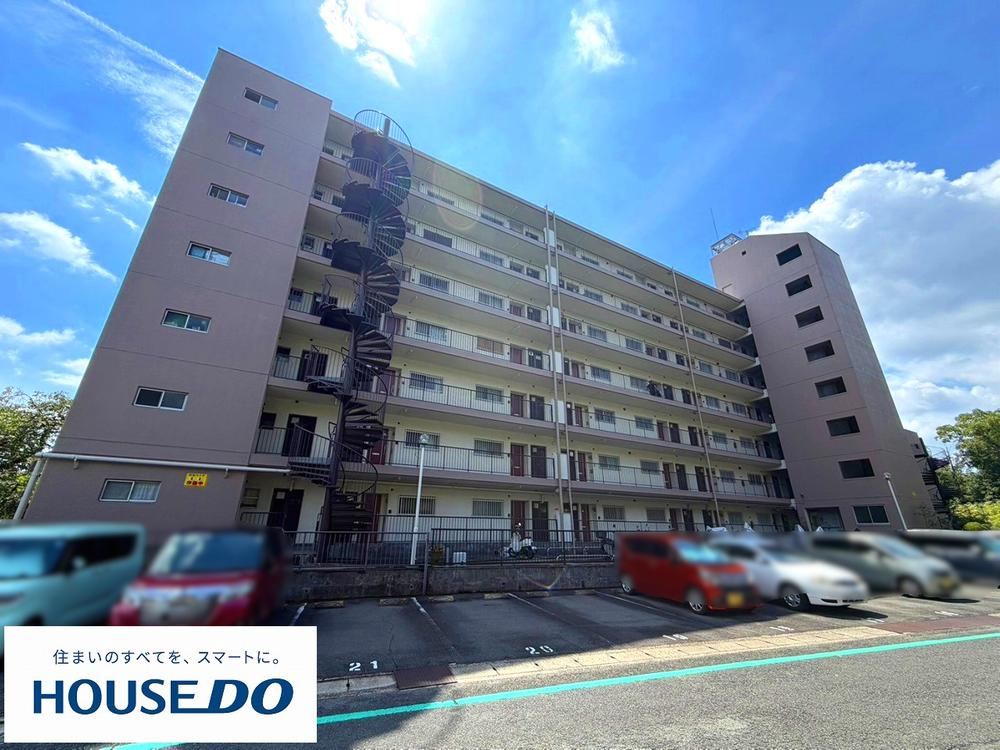2LDK apartment in Hirakata, Osaka - Photo 1