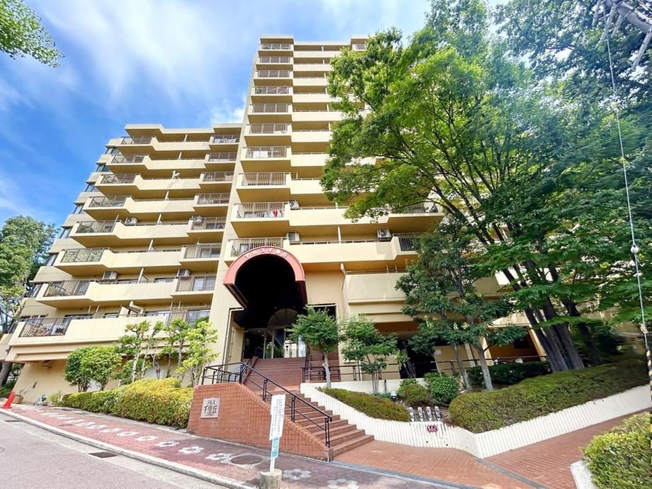 4LDK apartment in Suita, Osaka - Photo 1