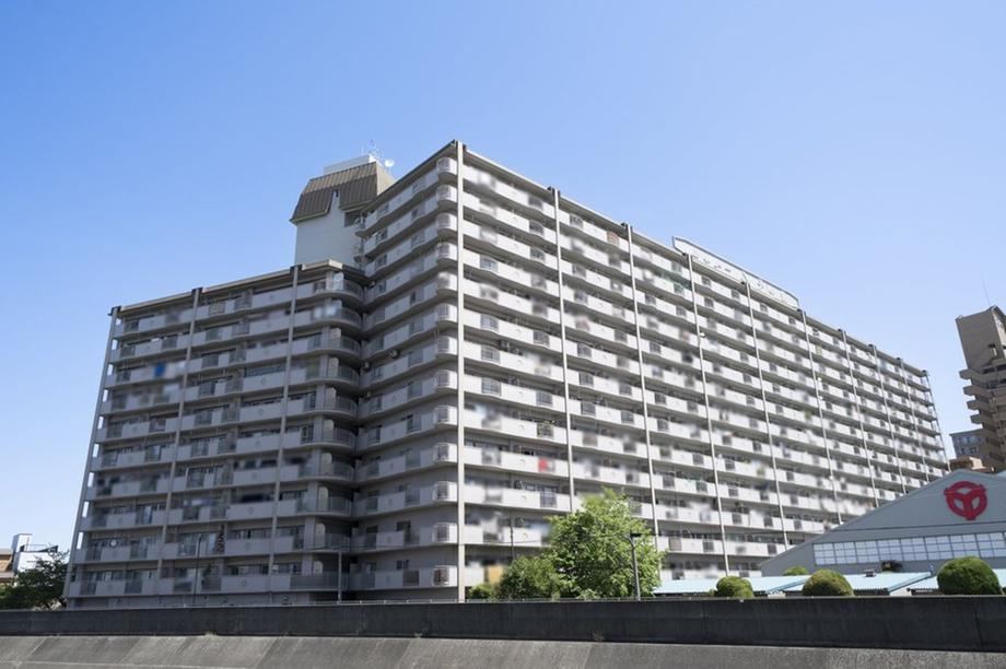 3LDK apartment in Higashiosaka, Osaka - Photo 1
