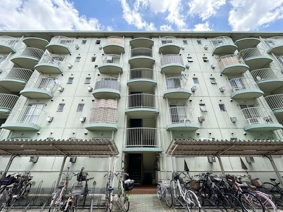 3LDK apartment in Nishinari Ward, Osaka - Photo 1