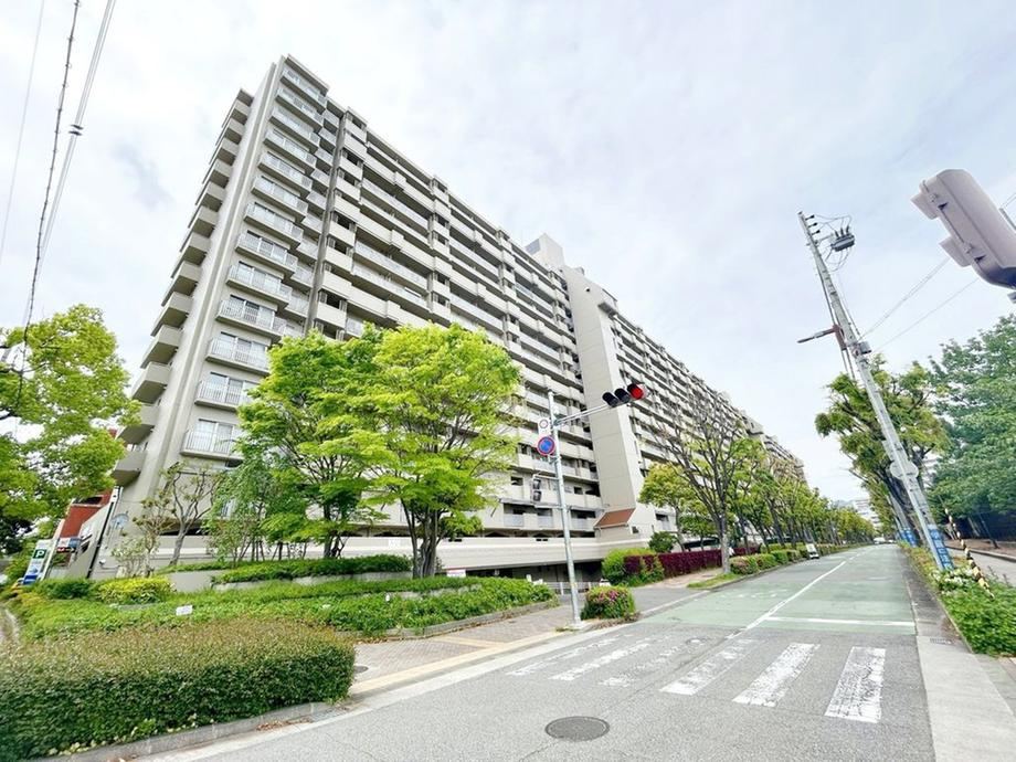4LDK apartment in Chuo Ward, Kobe, Hyogo - Photo 1