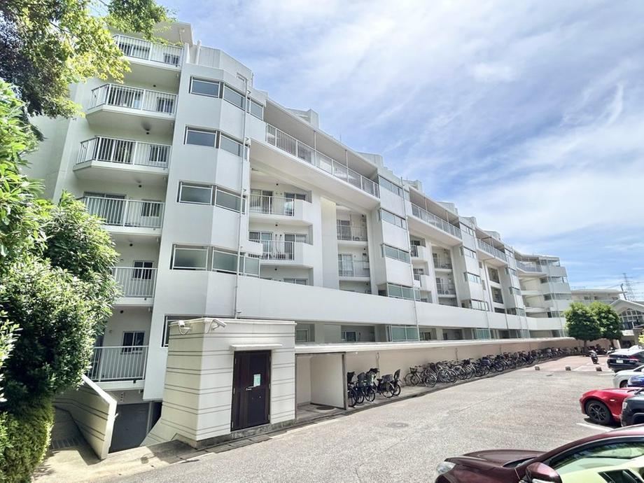 3LDK apartment in Totsuka Ward, Yokohama, Kanagawa - Photo 1
