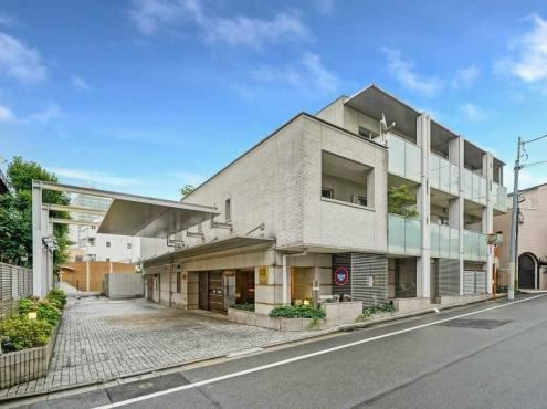 studio apartment in Shibuya Ward, Tokyo - Photo 1