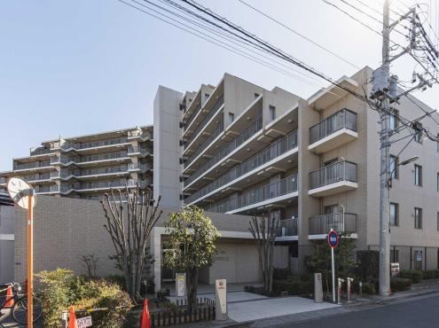3LDK apartment in Asaka, Saitama - Photo 1