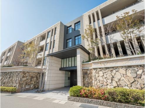 2LDK apartment in Ashiya, Hyogo - Photo 1