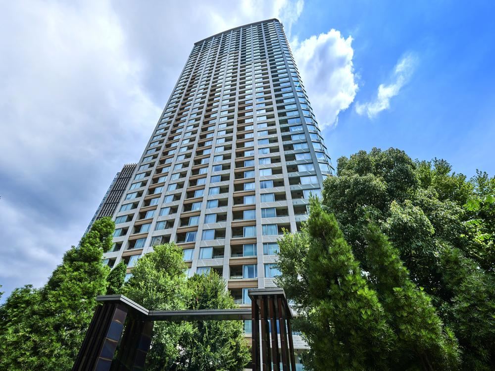 2LDK apartment in Minato Ward, Tokyo - Photo 1