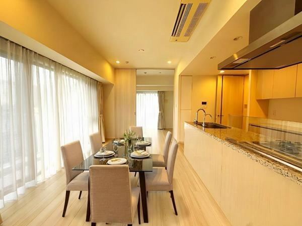 2LDK apartment in Minato Ward, Tokyo - Photo 1