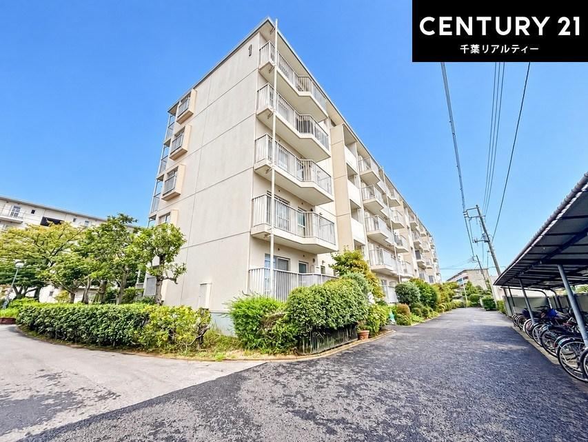 3LDK apartment in Mihama Ward, Chiba - Photo 1