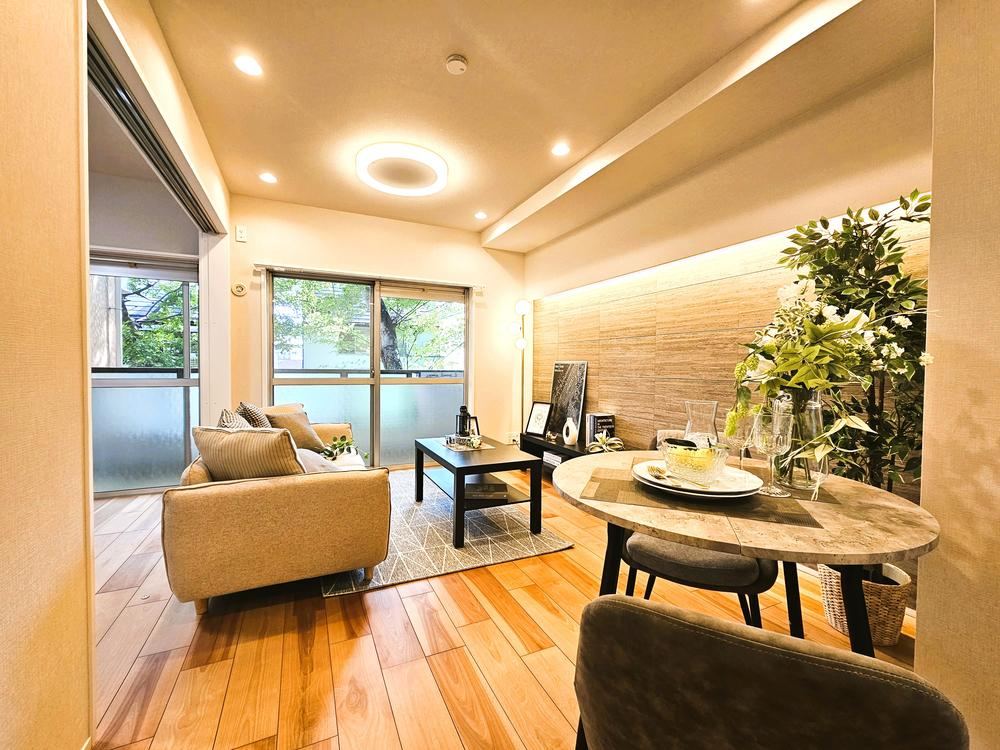 2LDK apartment in Minato Ward, Tokyo - Photo 1