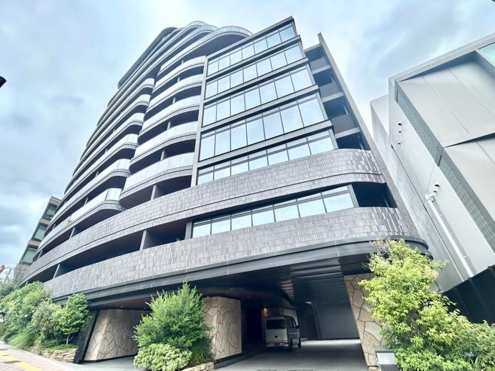2LDK+S apartment in Bunkyo Ward, Tokyo - Photo 1
