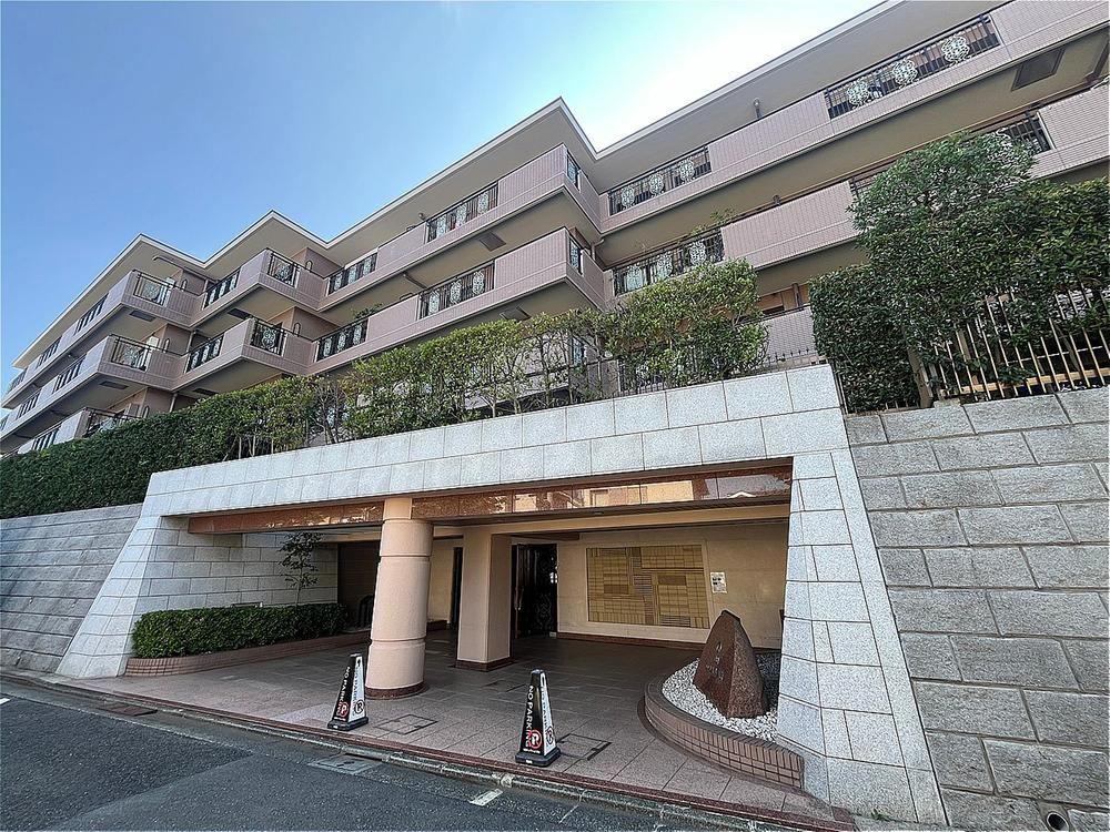 4LDK apartment in Meguro Ward, Tokyo - Photo 1