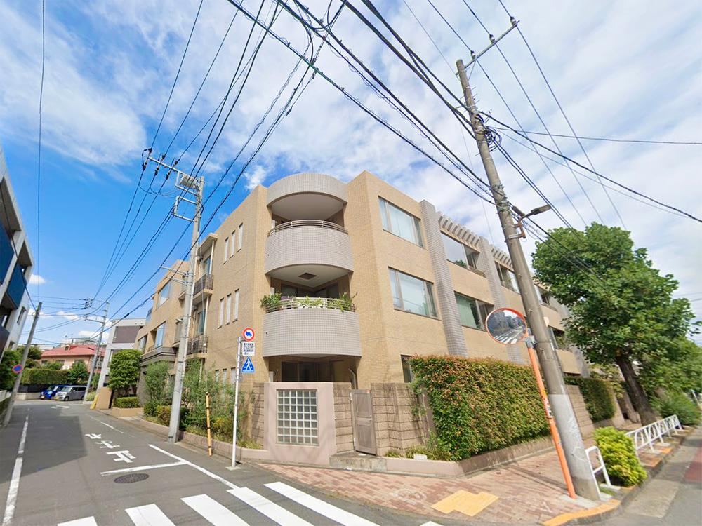 3LDK apartment in Meguro Ward, Tokyo - Photo 1