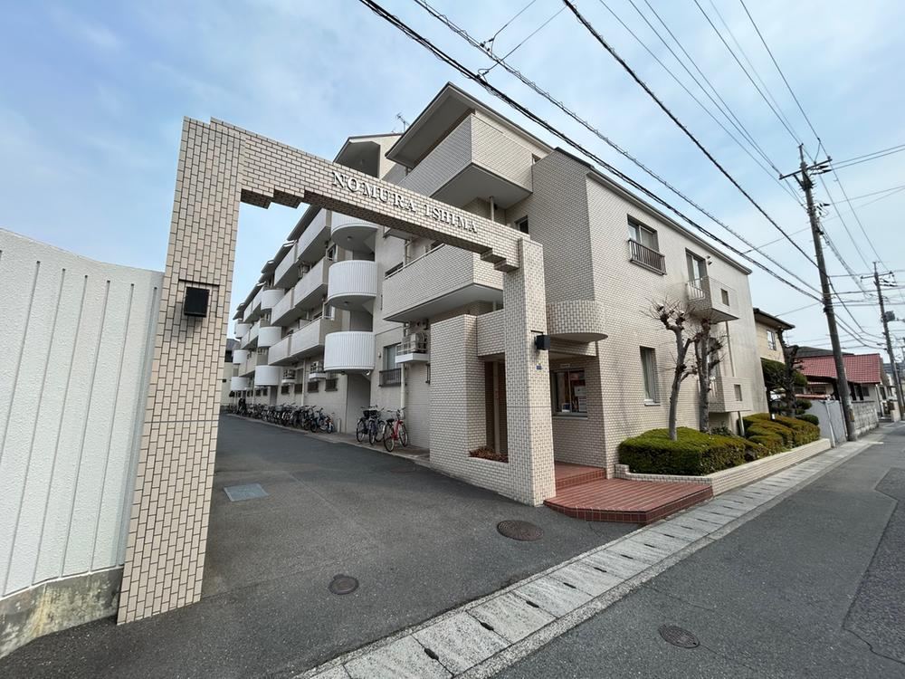 4LDK apartment in Kita Ward, Okayama - Photo 1