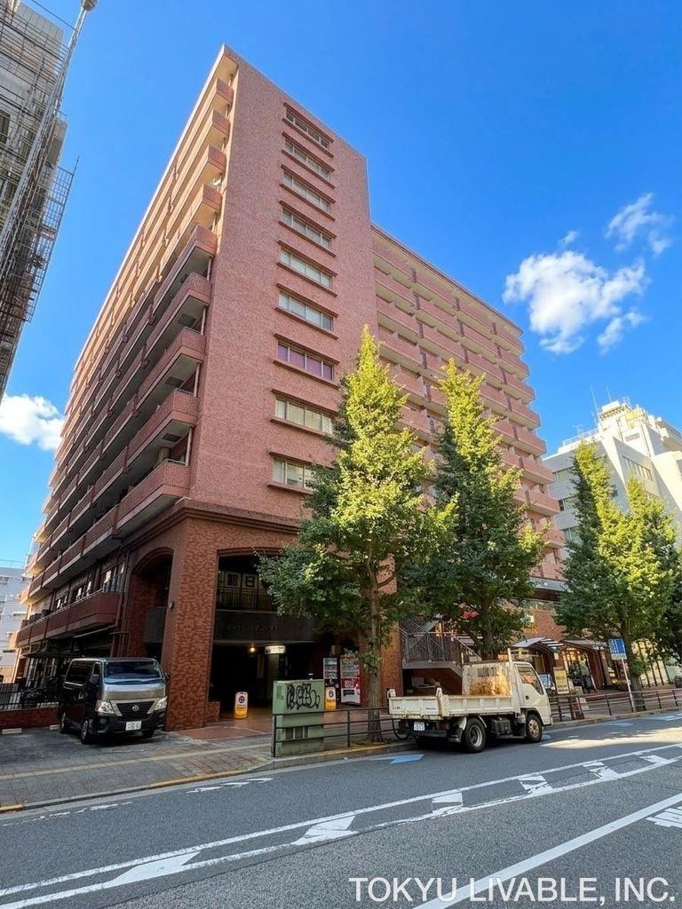 3DK apartment in Shinjuku Ward, Tokyo - Photo 1
