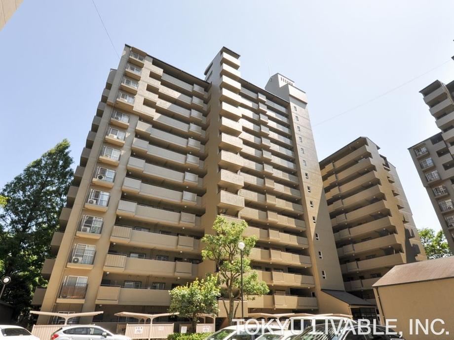 3LDK+S apartment in Toyonaka, Osaka - Photo 1