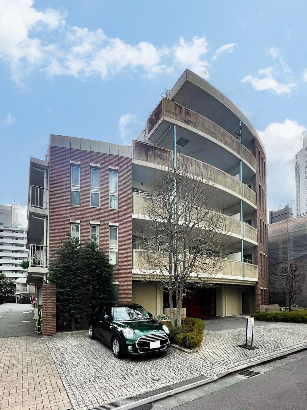1LDK apartment in Shinjuku Ward, Tokyo - Photo 1