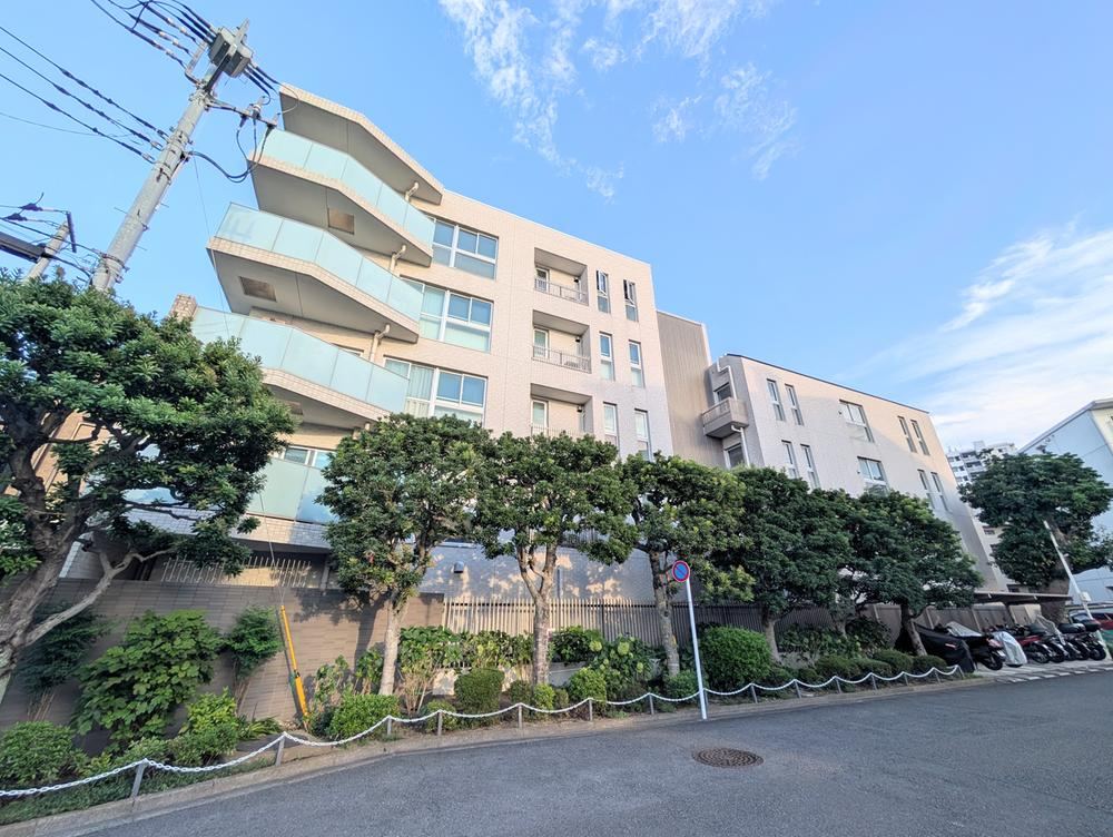 2LDK apartment in Fujisawa, Kanagawa - Photo 1