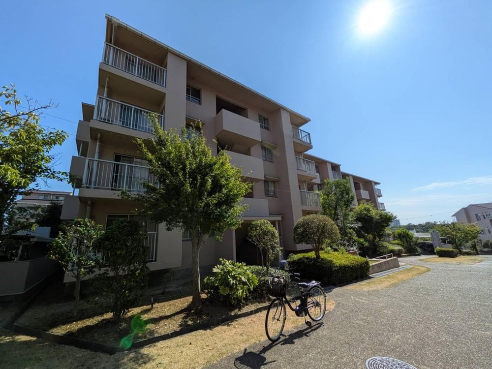 5LDK apartment in Suma Ward, Kobe, Hyogo - Photo 1
